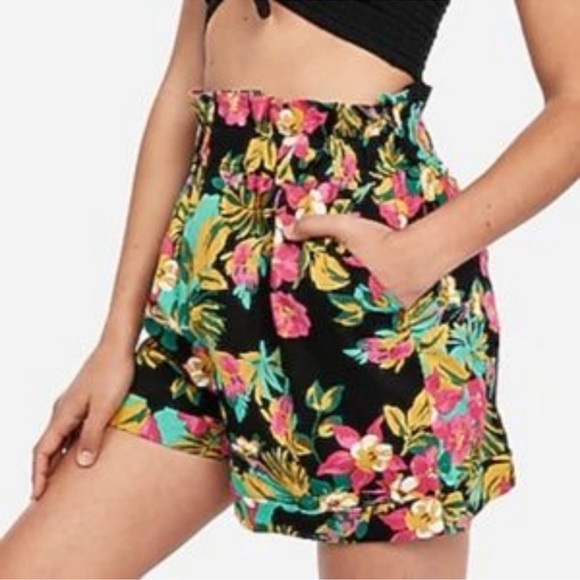 EXPRESS - WOMEN’S FLORAL HIGH WAISTED SHORTS - SIZE XS - Picture 3 of 9